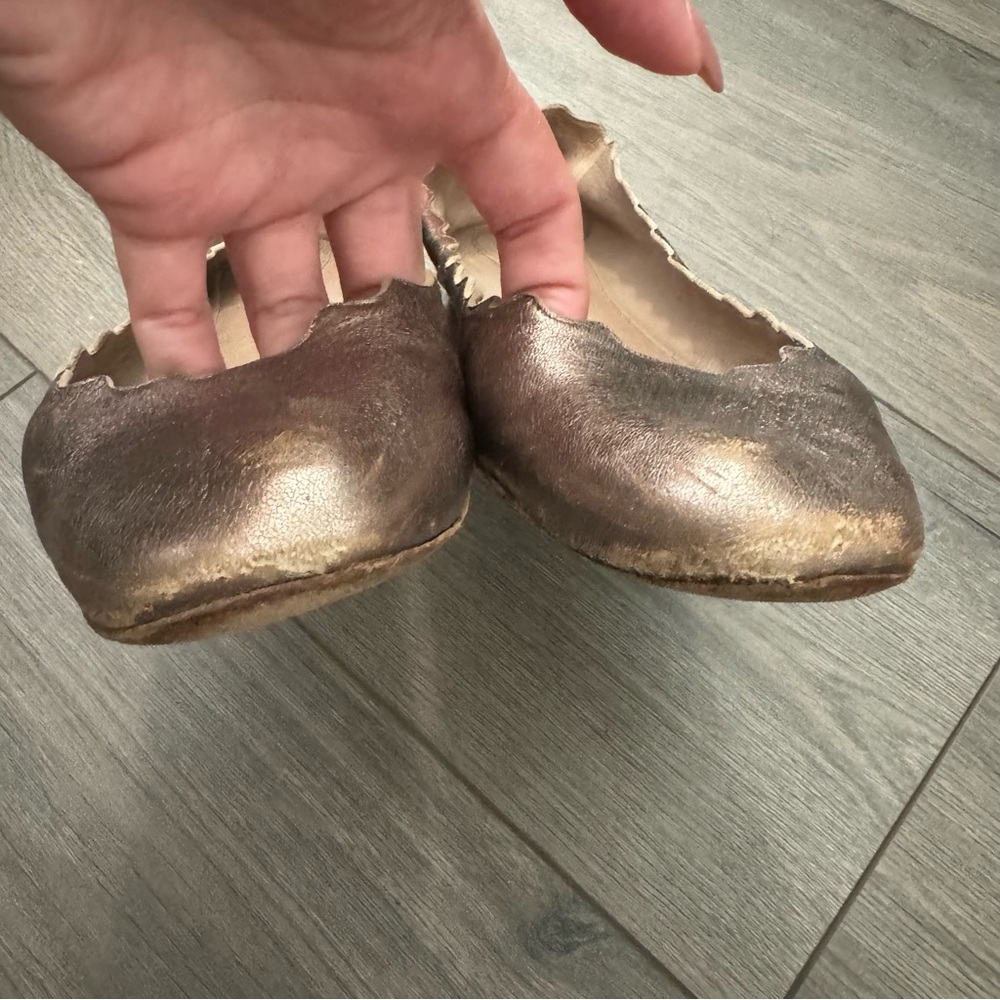 Chloe Lauren Gold Metallic Leather Scallop Ballet Flat - Picture 2 of 6